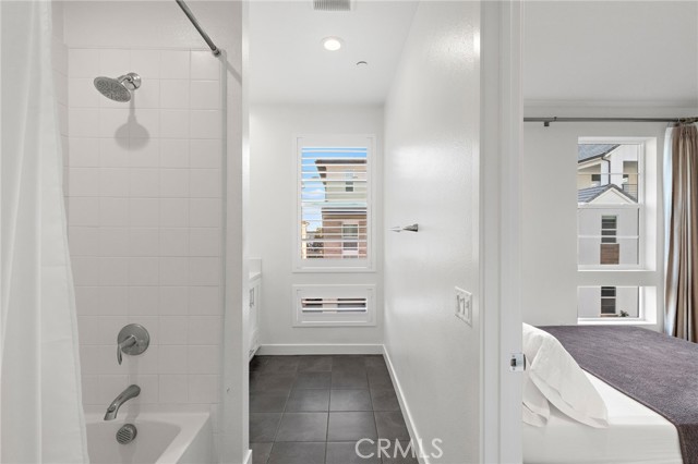 MLS #OC25080716 image #34