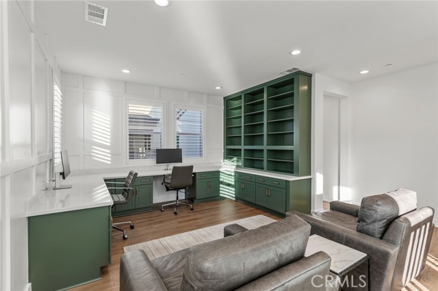 MLS #OC25080716 image #37