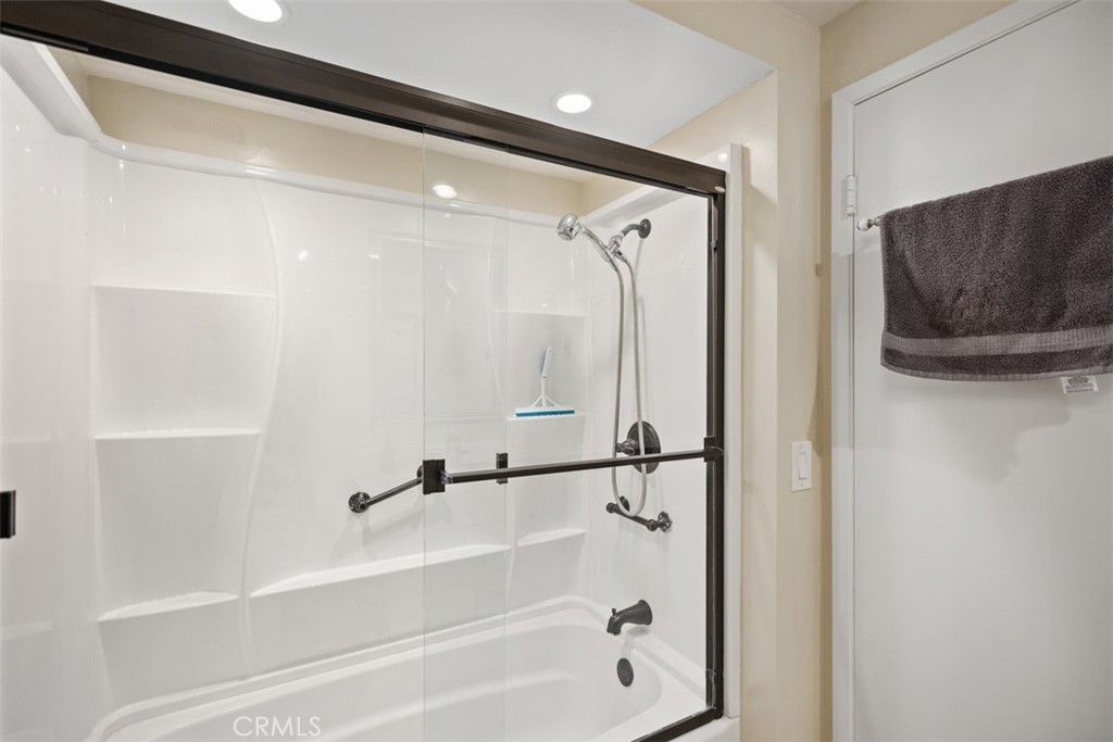 MLS #OC25080823 image #21