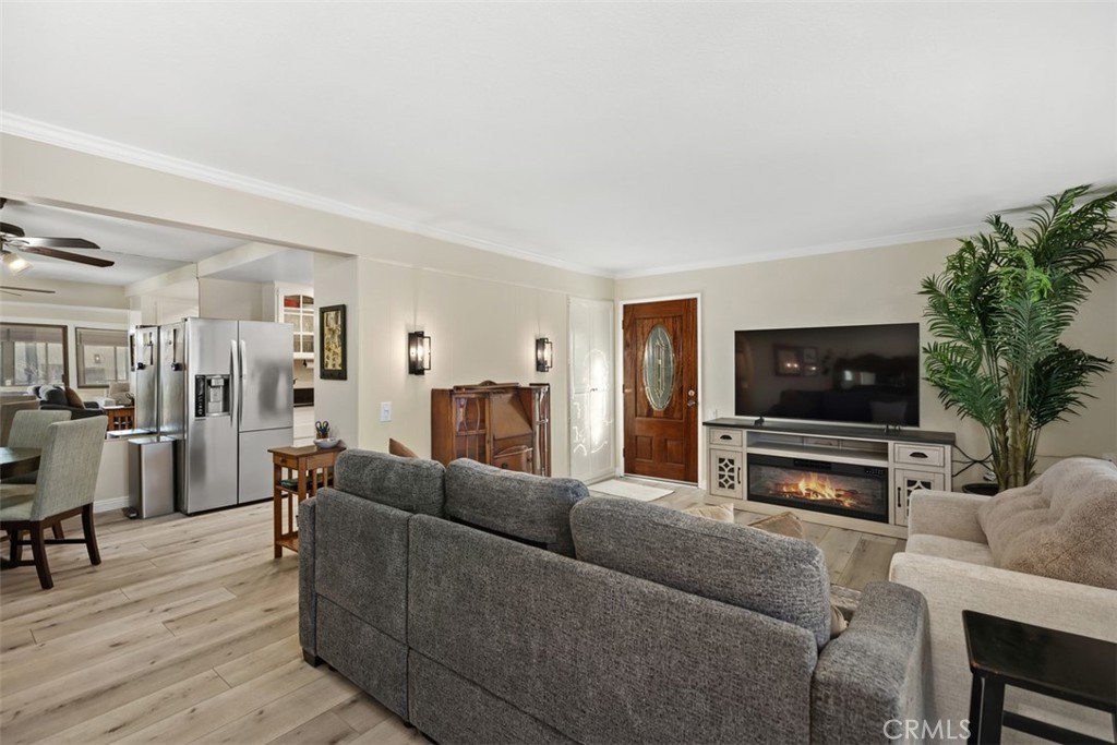 MLS #OC25080823 image #9