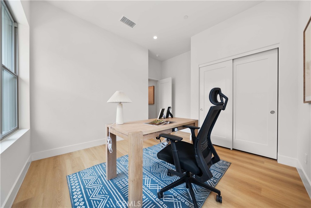 MLS #OC25085286 image #15