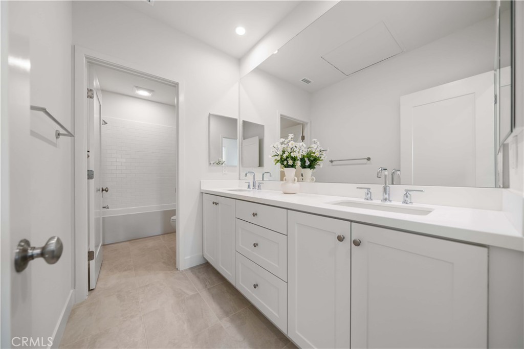 MLS #OC25085286 image #28