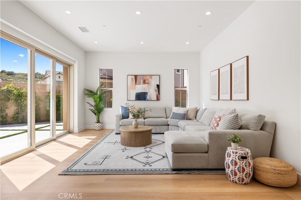 MLS #OC25085286 image #3