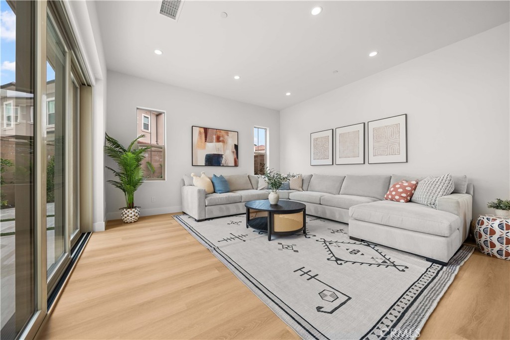 MLS #OC25085286 image #5