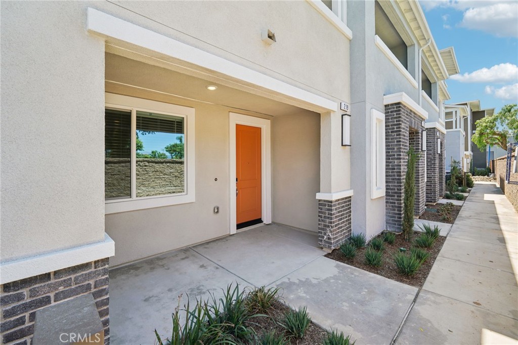 MLS #OC25085325 image #1