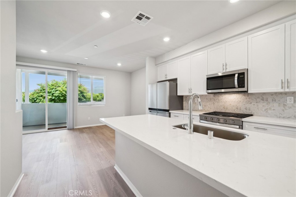 MLS #OC25085325 image #15