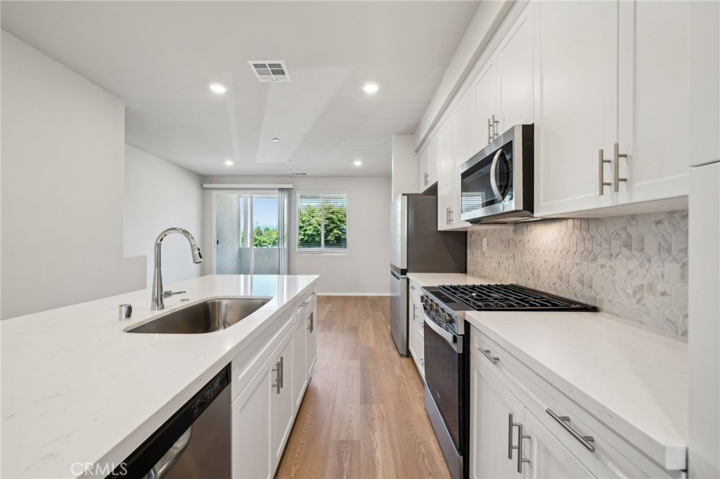 MLS #OC25085325 image #16