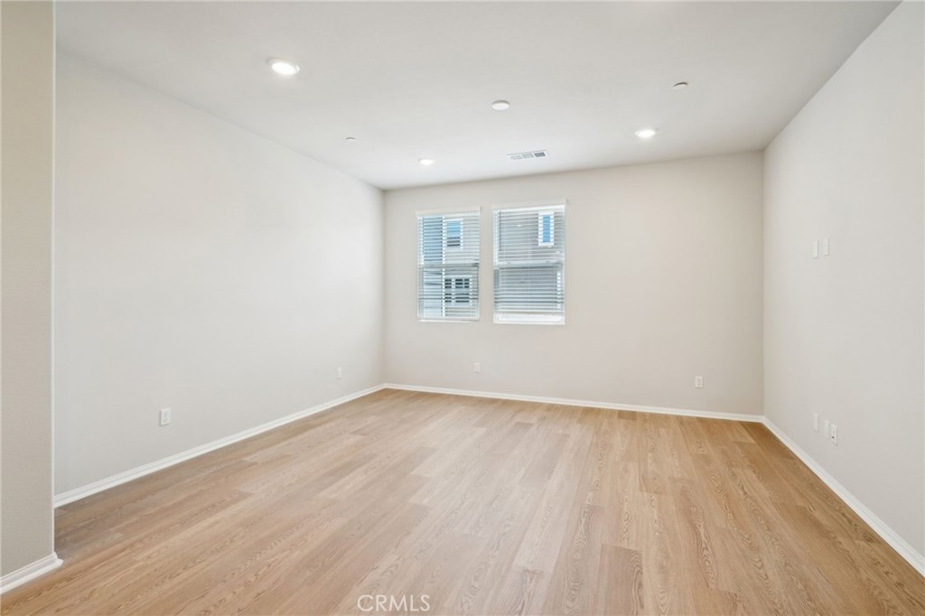 MLS #OC25085325 image #4