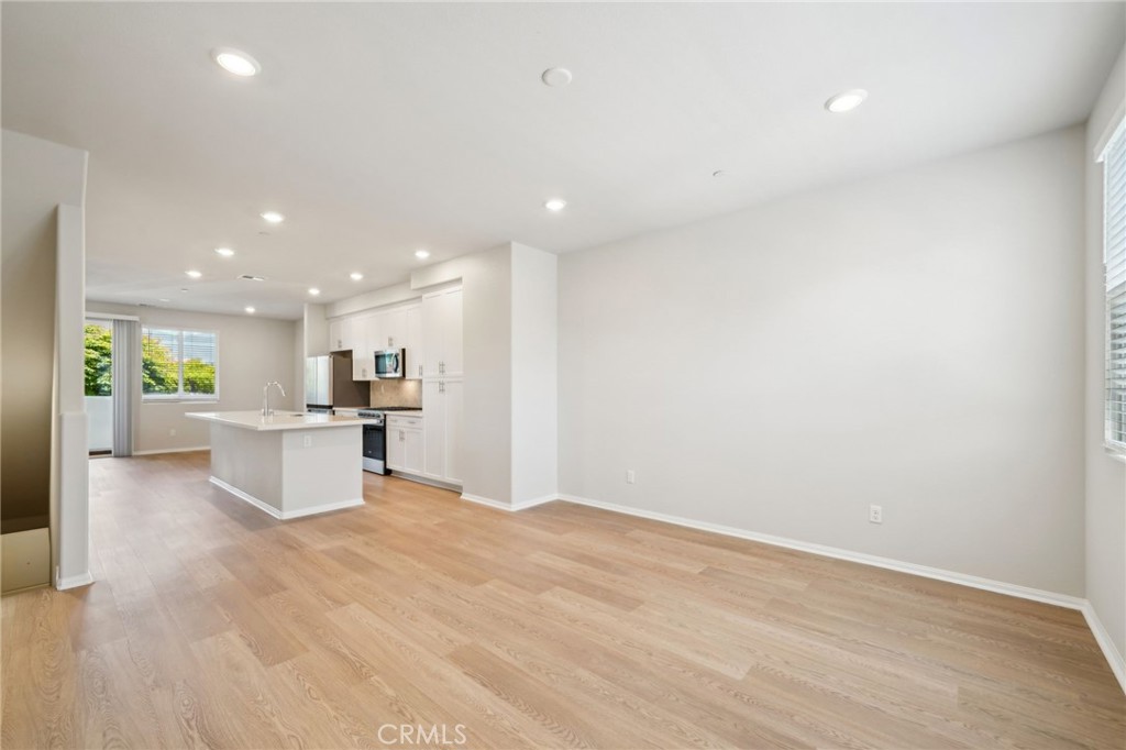 MLS #OC25085325 image #8