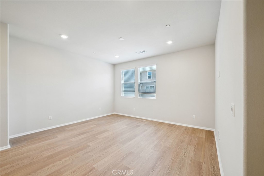 MLS #OC25085325 image #9