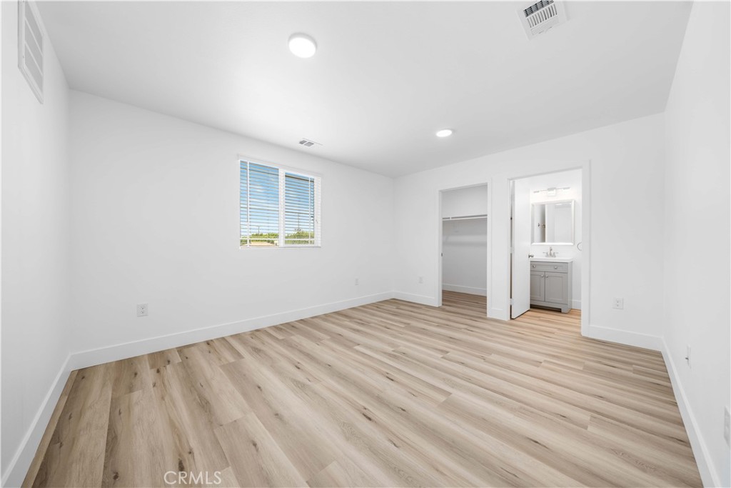 MLS #OC25085609 image #10