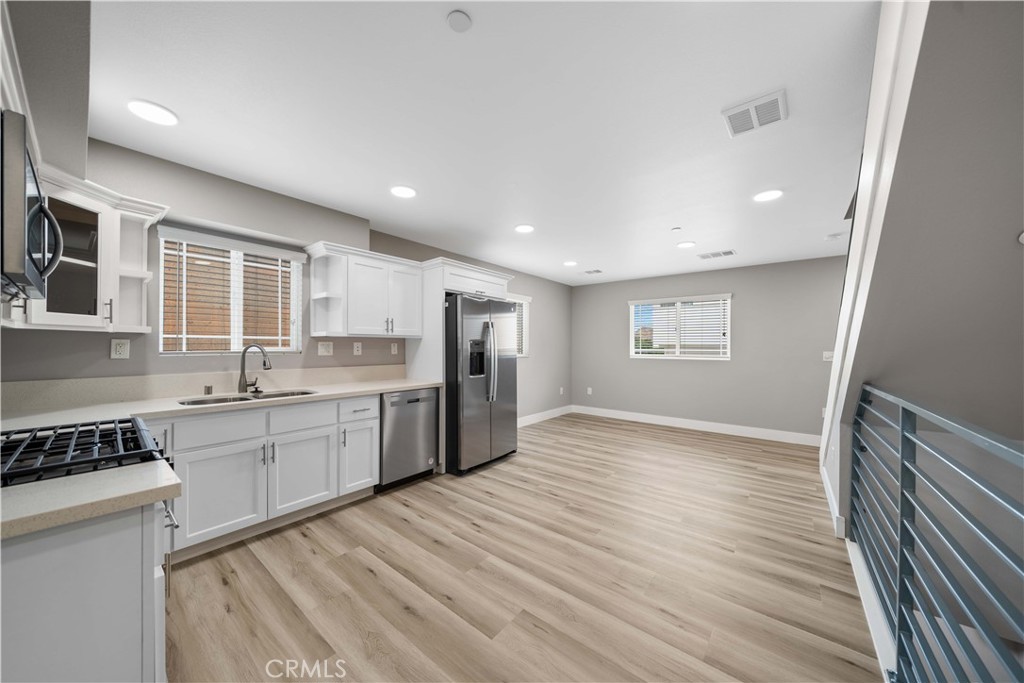 MLS #OC25085609 image #4