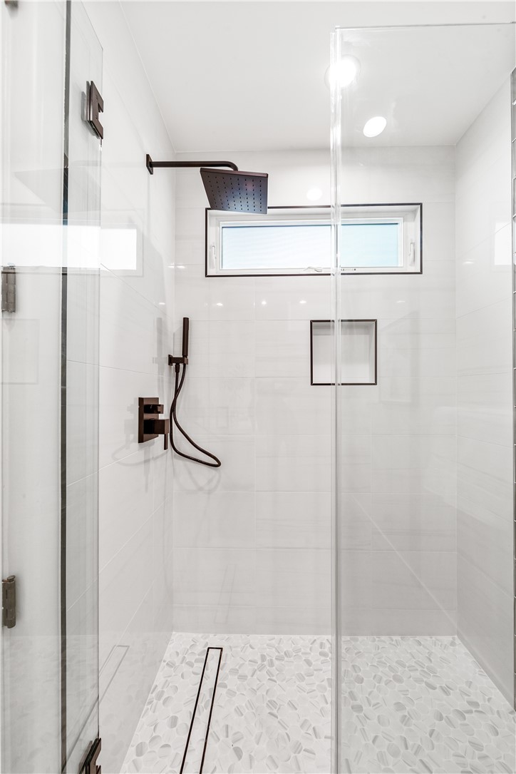 MLS #OC25085644 image #9