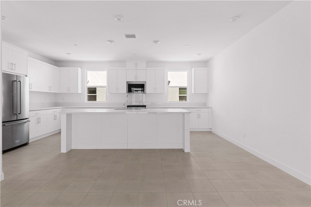 MLS #OC25086231 image #2