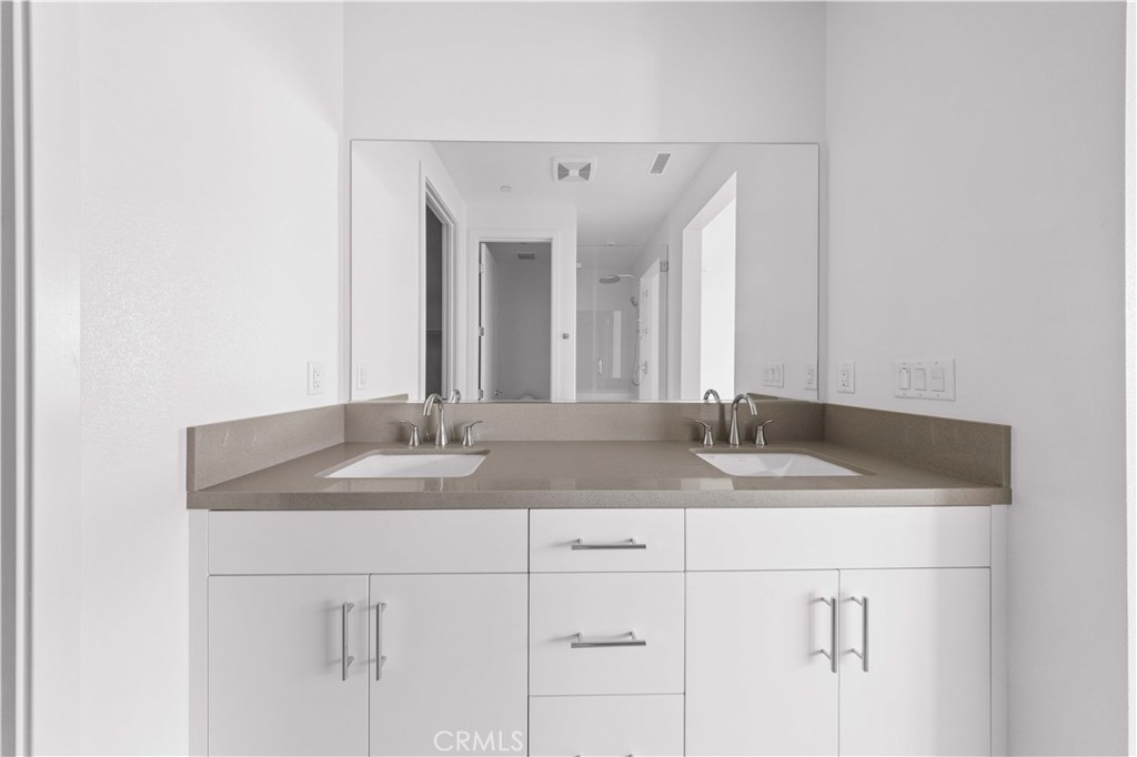 MLS #OC25086231 image #28