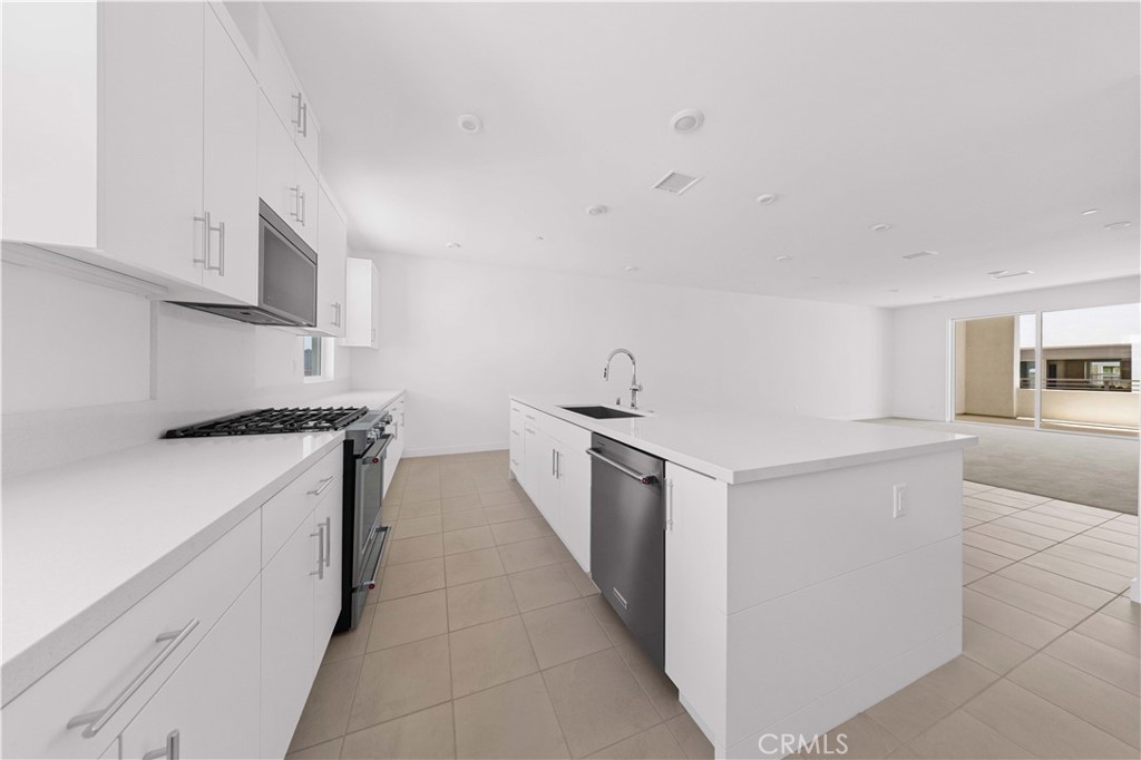 MLS #OC25086231 image #3