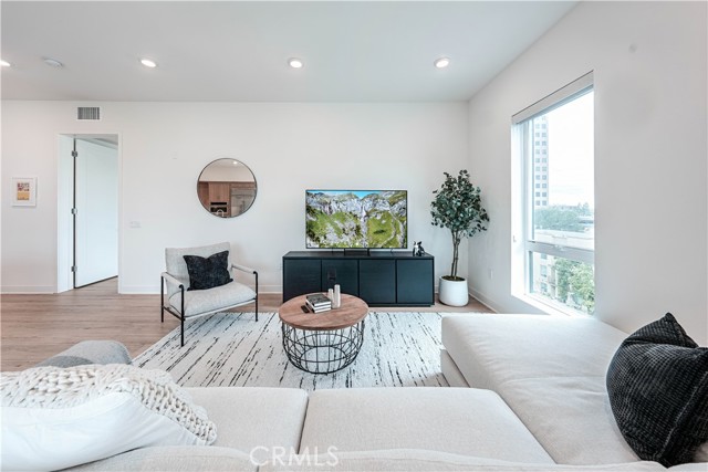 MLS #OC25088339 image #10