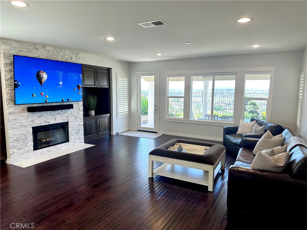 MLS #OC25088742 image #13