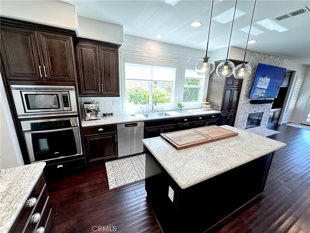 MLS #OC25088742 image #16