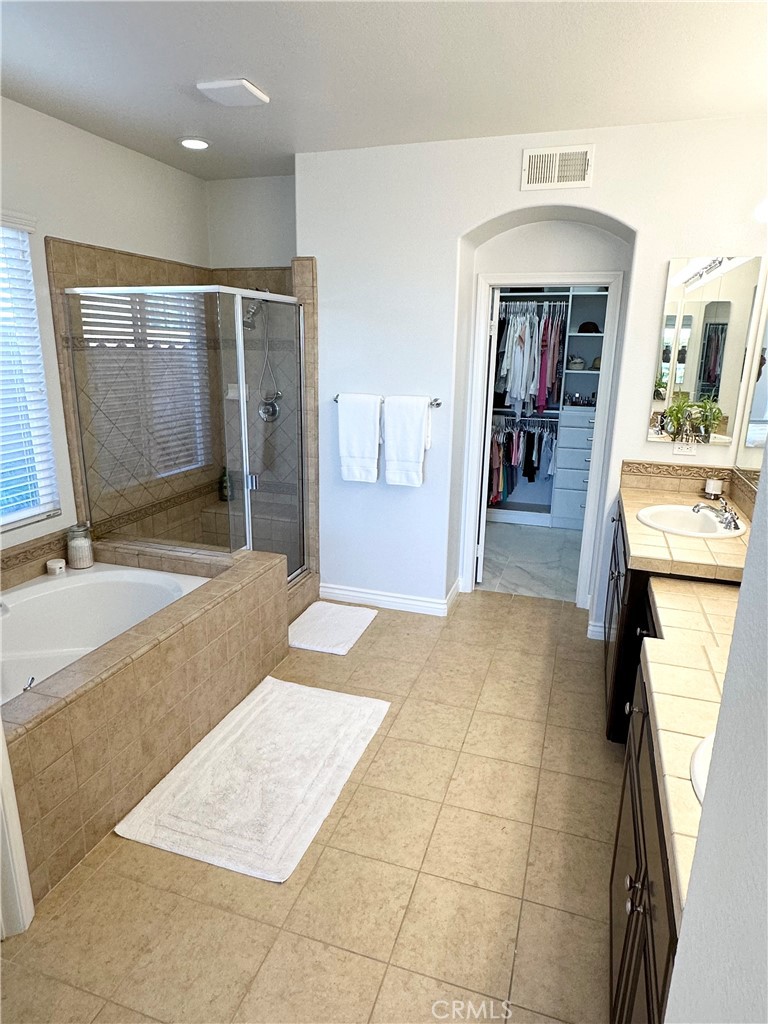 MLS #OC25088742 image #24