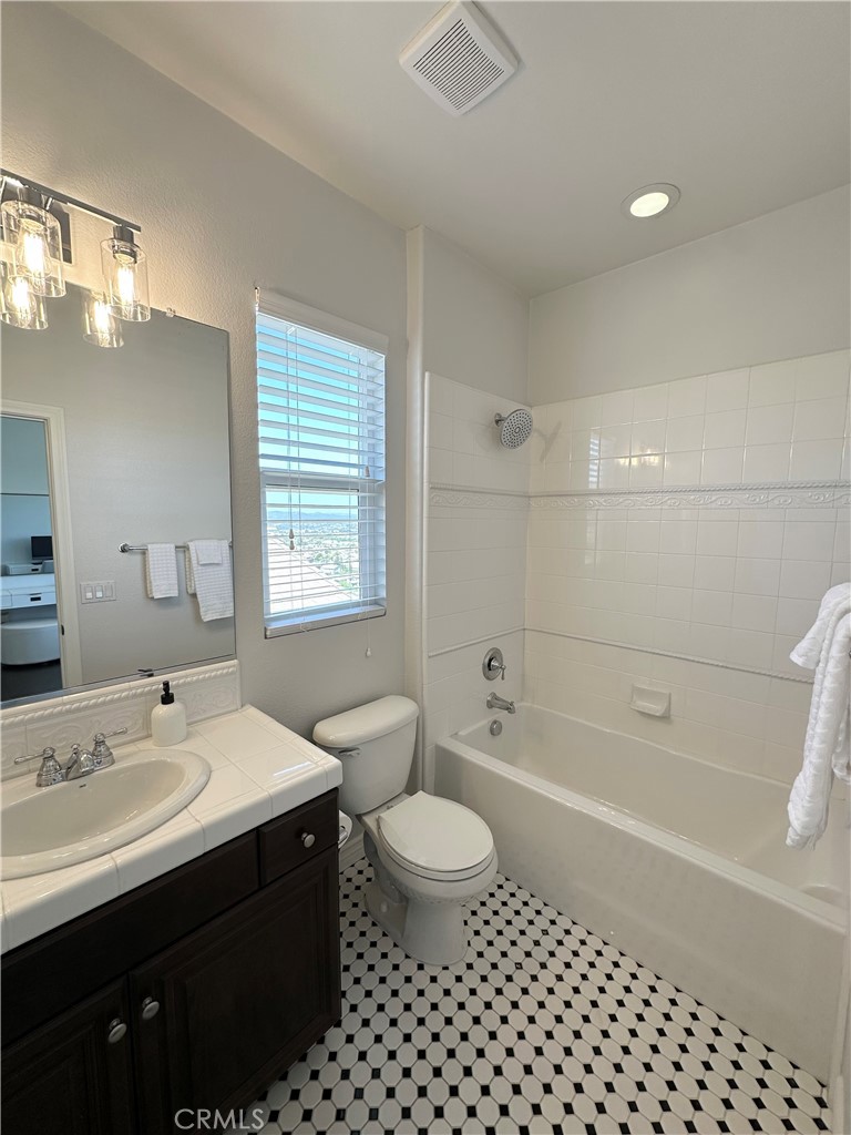 MLS #OC25088742 image #37