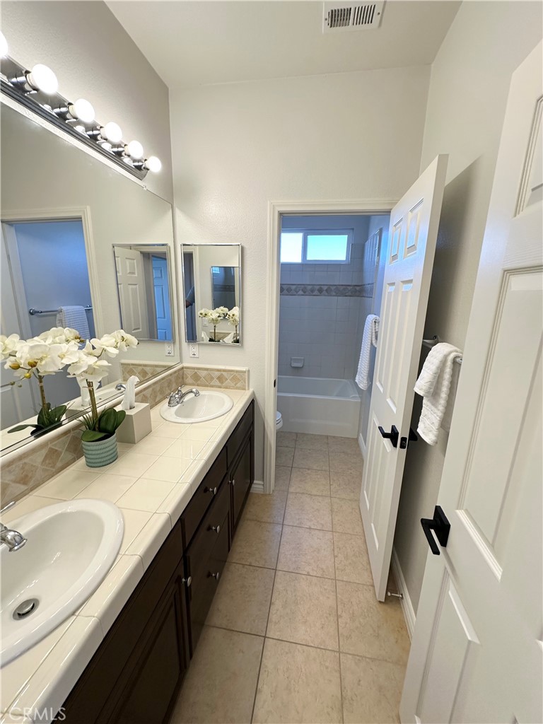 MLS #OC25088742 image #40