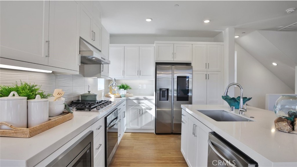 MLS #OC25089519 image #1