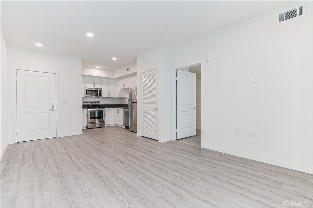 MLS #OC25089851 image #23