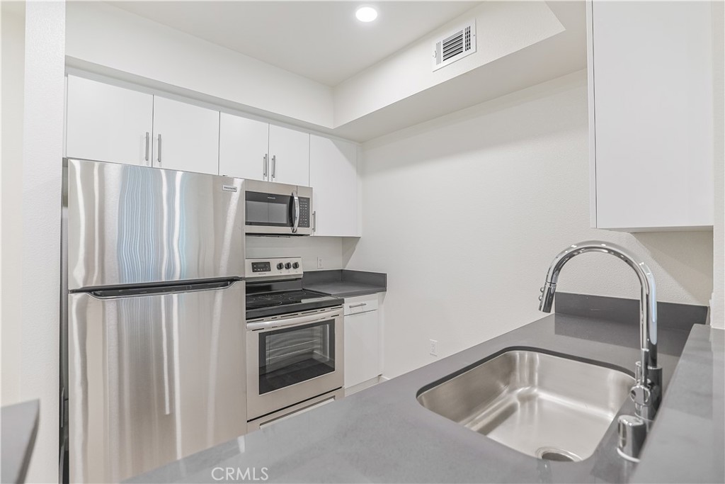 MLS #OC25089851 image #30