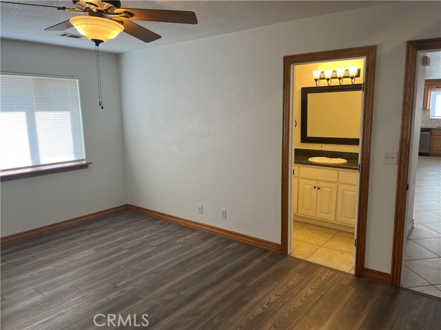 MLS #OC25090030 image #17