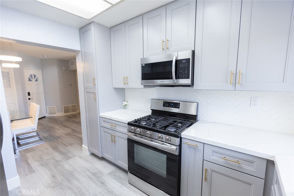 MLS #OC25090106 image #10