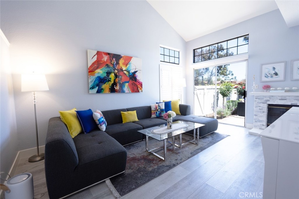 MLS #OC25090106 image #2