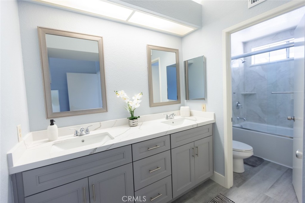 MLS #OC25090106 image #24