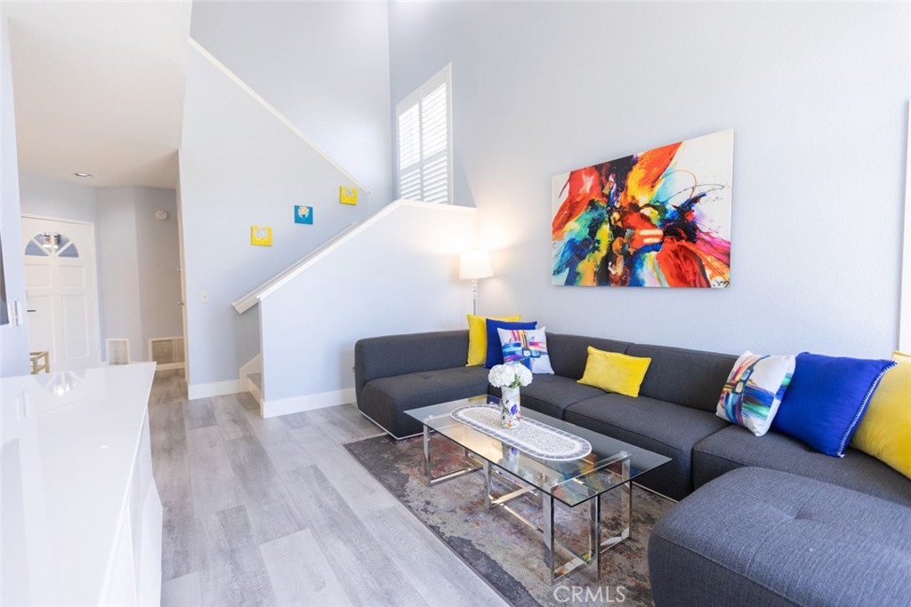 MLS #OC25090106 image #4