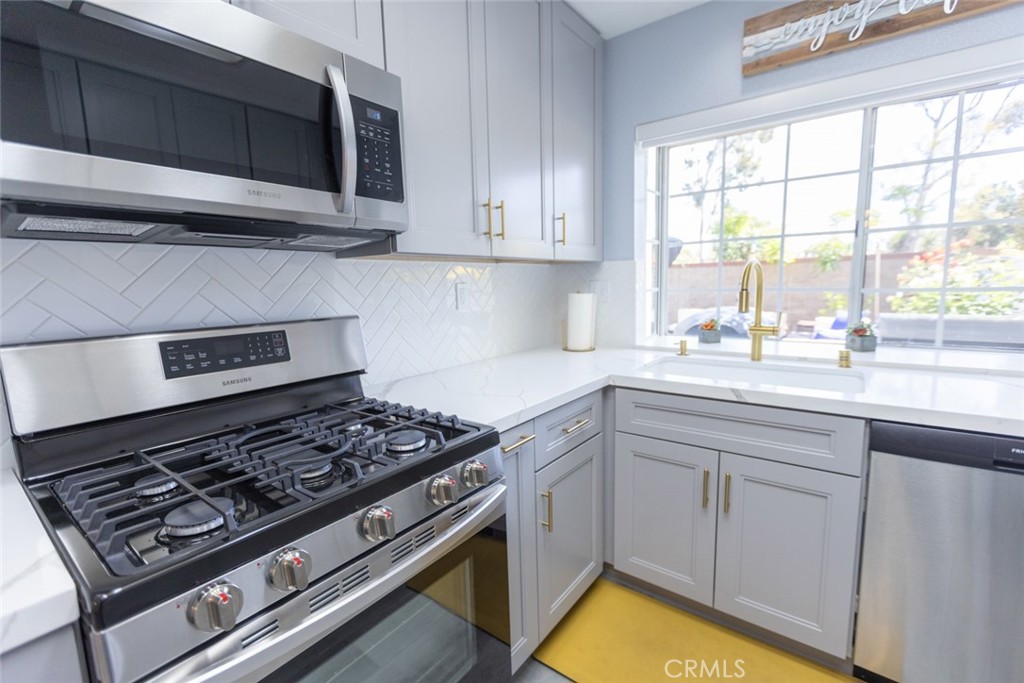 MLS #OC25090106 image #6