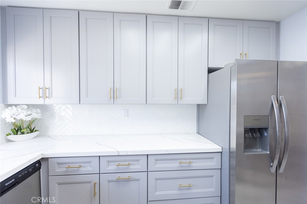 MLS #OC25090106 image #8