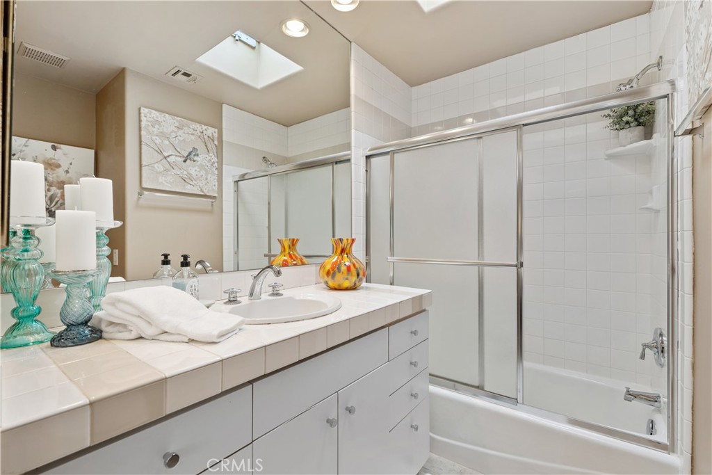 MLS #OC25090160 image #13