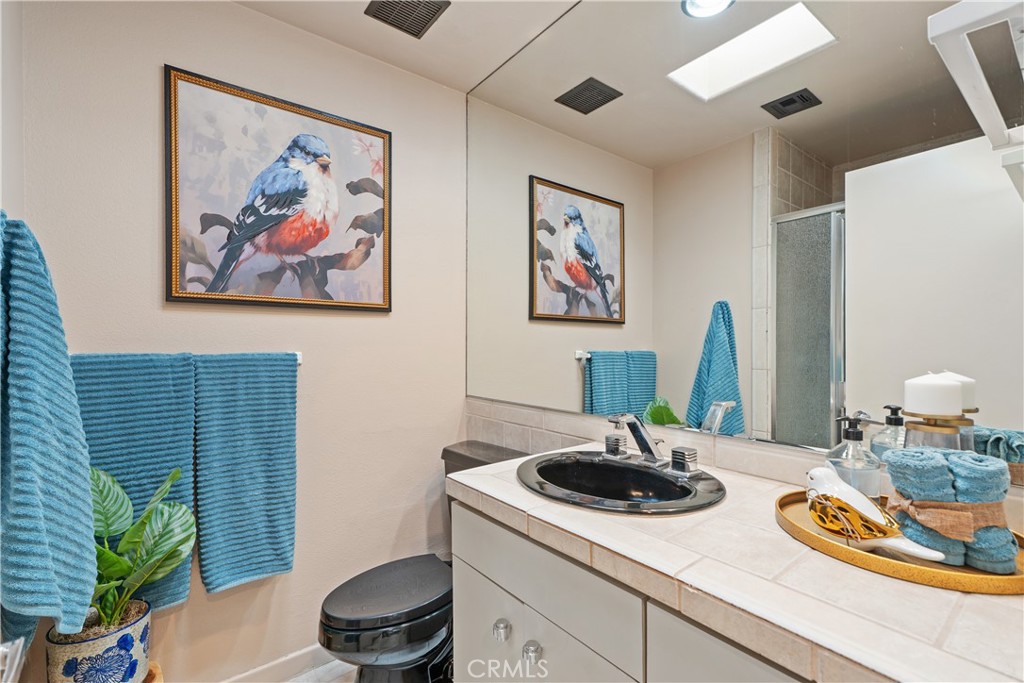 MLS #OC25090160 image #16