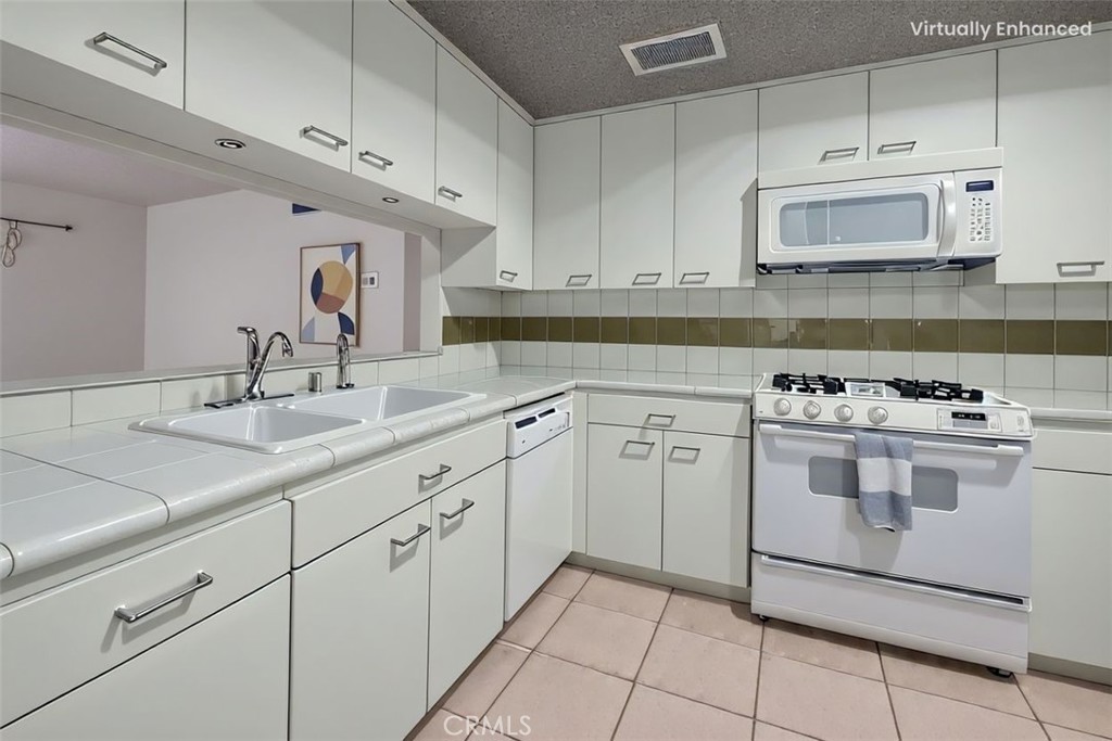 MLS #OC25090160 image #9