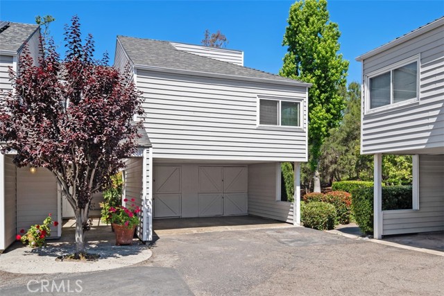 MLS #OC25090234 image #0