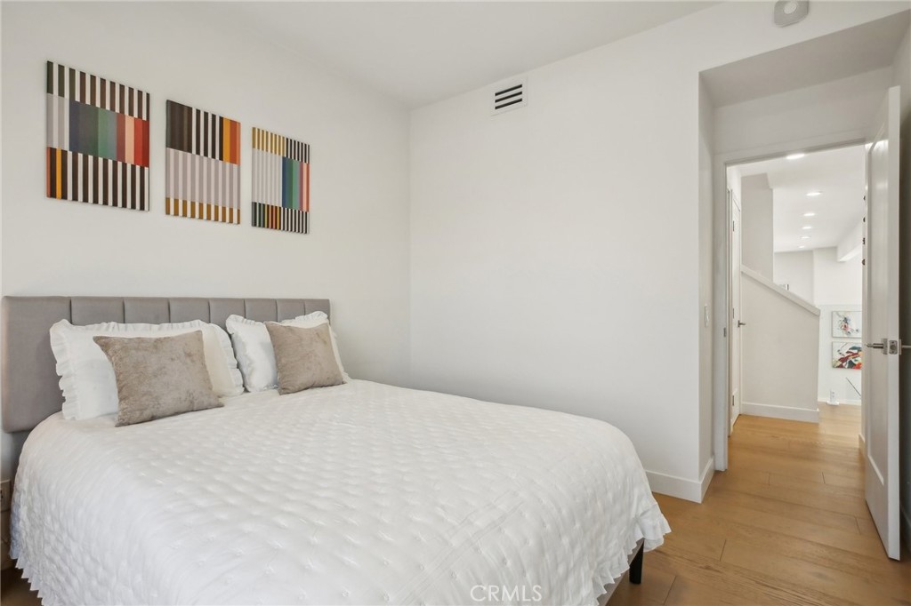 MLS #OC25090537 image #19