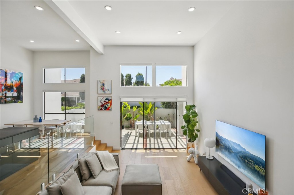 MLS #OC25090537 image #2