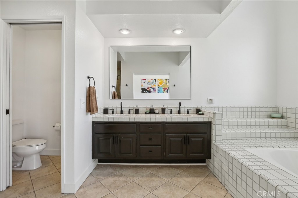 MLS #OC25090537 image #35