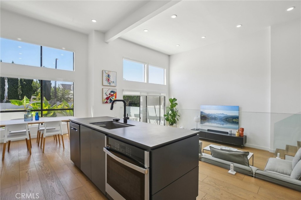 MLS #OC25090537 image #9