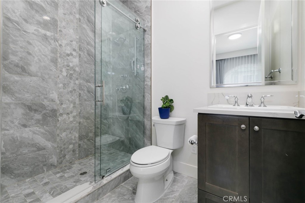 MLS #OC25090901 image #14