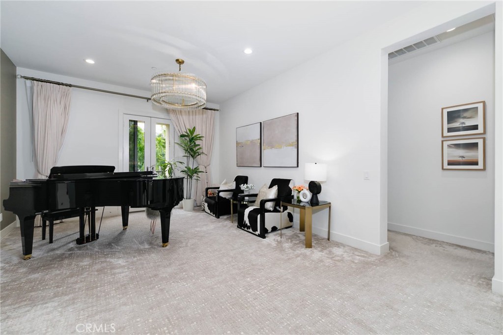 MLS #OC25090901 image #16