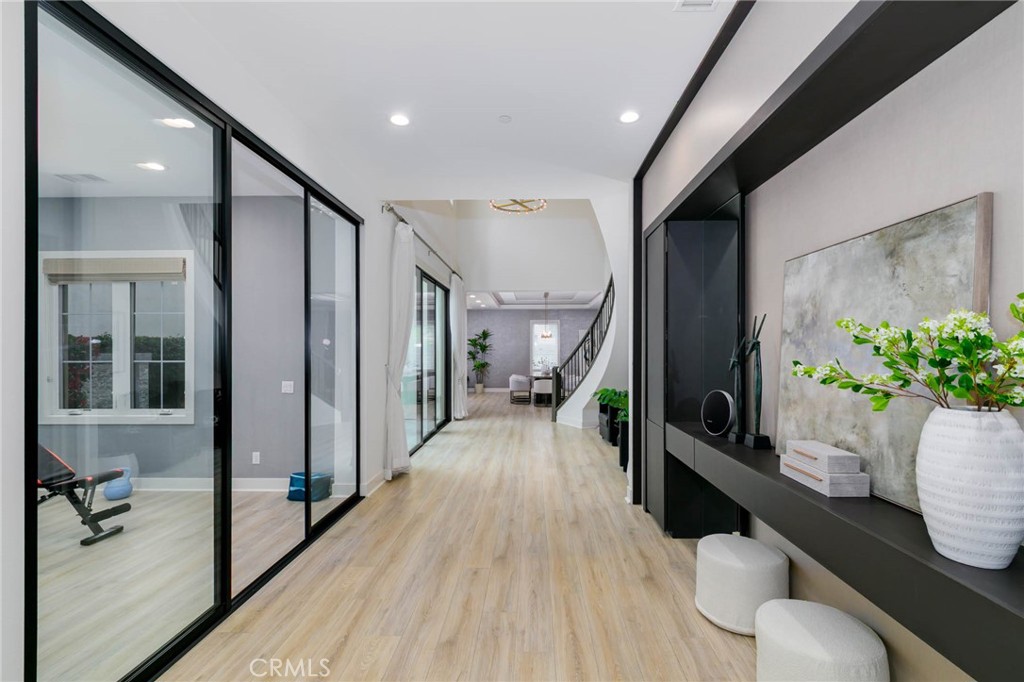 MLS #OC25090901 image #2