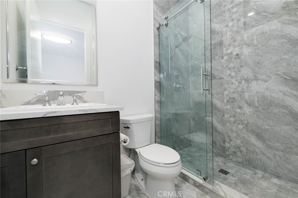 MLS #OC25090901 image #21