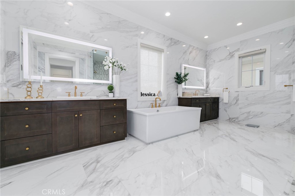 MLS #OC25090901 image #24