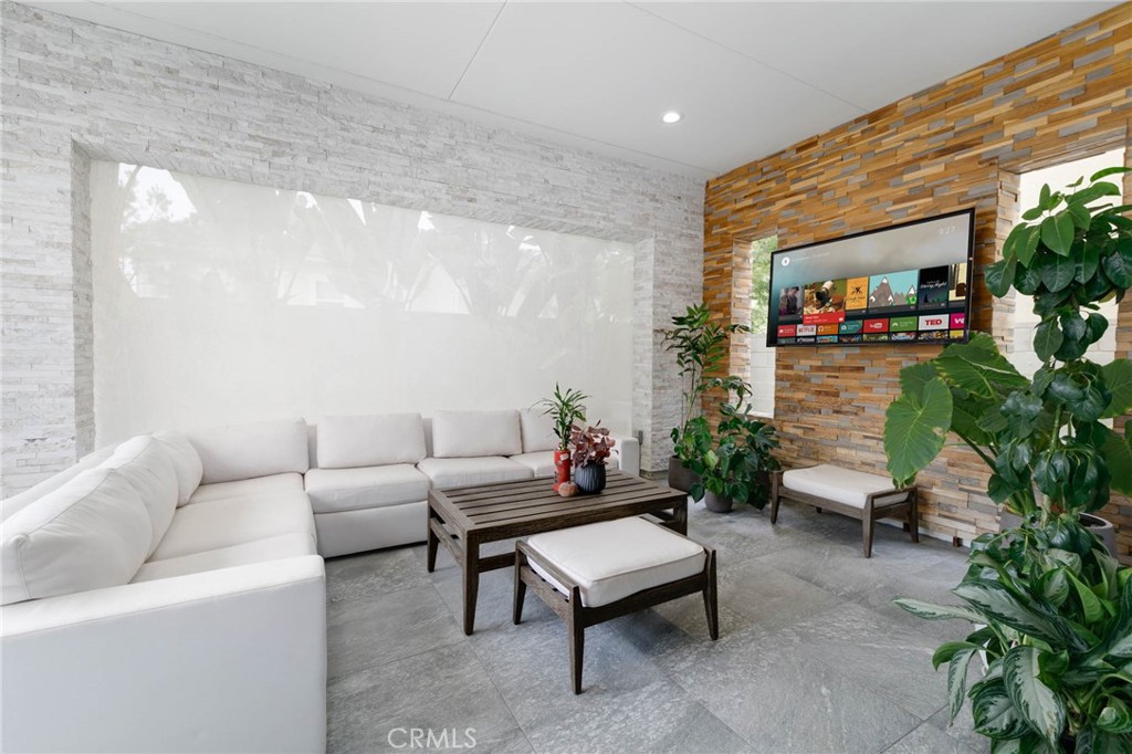 MLS #OC25090901 image #33